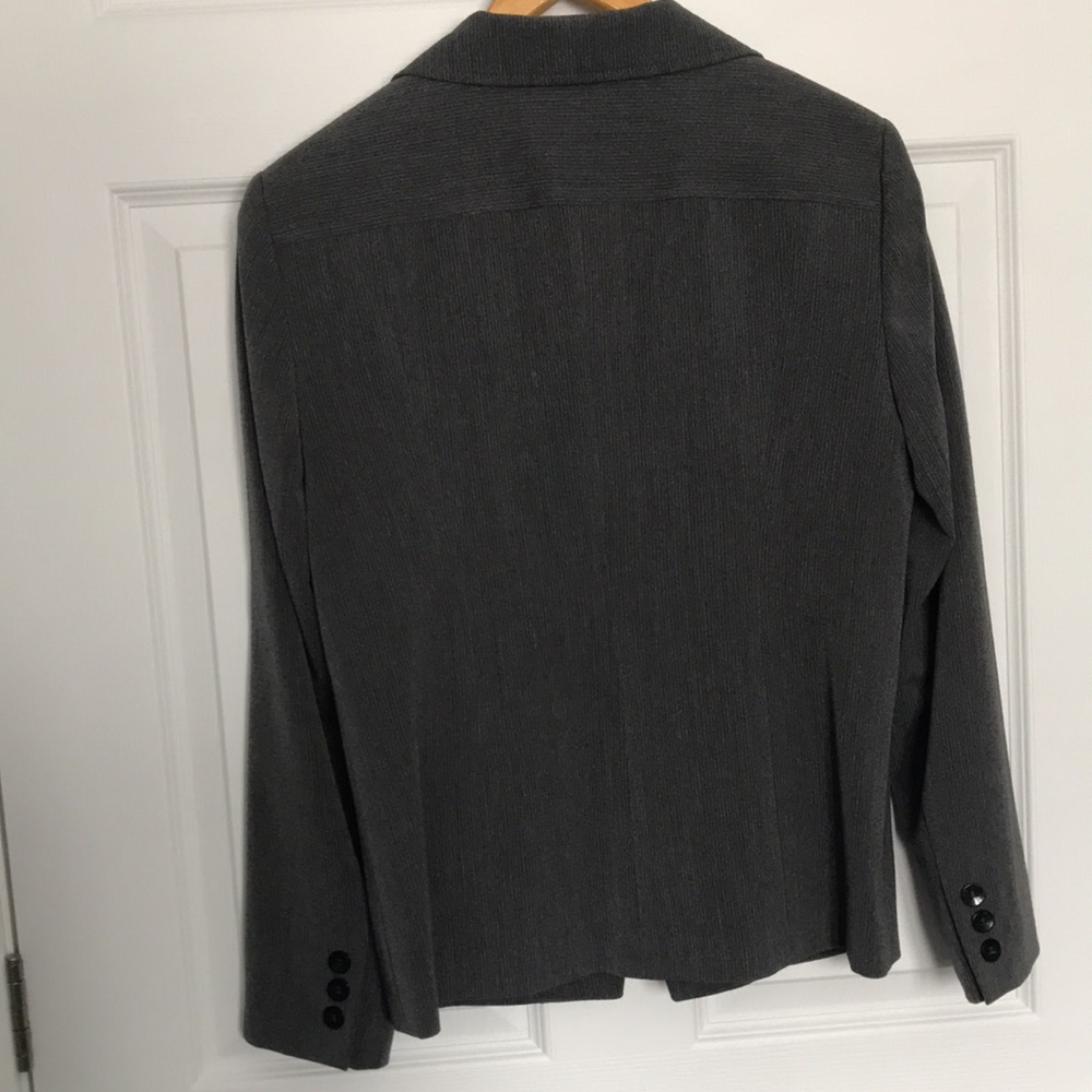 Laura Grey Pinstripe Blazer; 3 buttons, 2 pockets; Size 2 Petite; Vintage - Picture 3 of 9